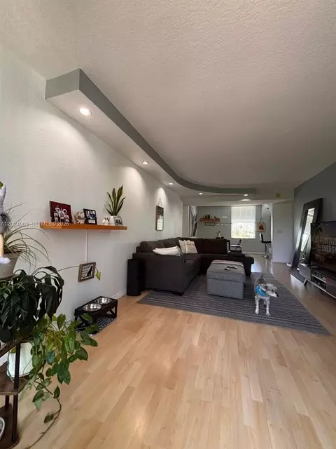 8411 Forest Hills Dr #308, Coral Springs, FL 33065
