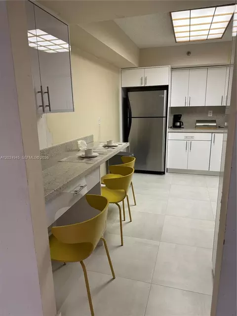 3600 Mystic Pointe Dr #208, Aventura, FL 33180