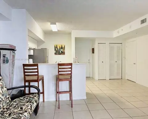 5085 NW 7th St #909, Miami, FL 33126