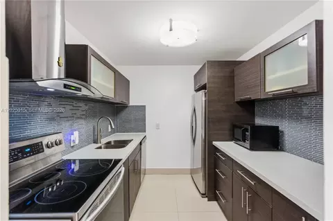 3625 N Country Club Dr #402, Aventura, FL 33180
