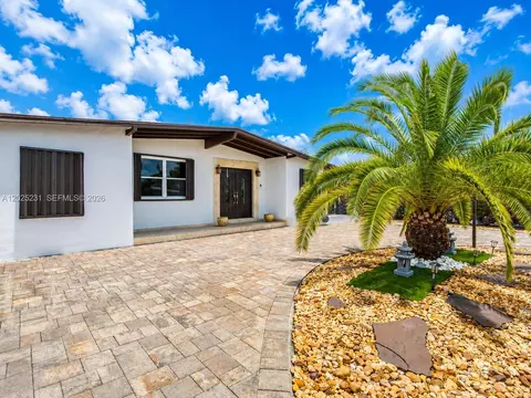11425 SW 43rd Ter, Miami, FL 33165