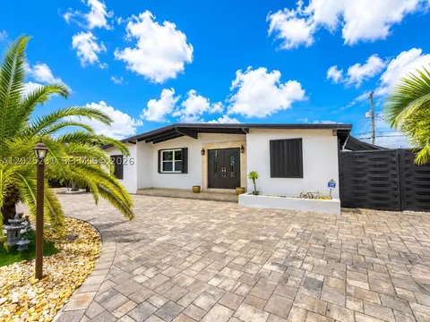 11425 SW 43rd Ter, Miami, FL 33165