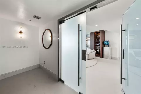 1000 S Pointe Dr #2803, Miami Beach, FL 33139