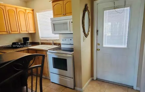 251 S Golf Blvd #289, Pompano Beach, FL 33064