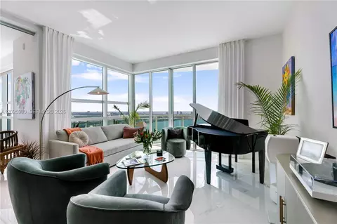 950 Brickell Bay Dr #5210, Miami, FL 33131