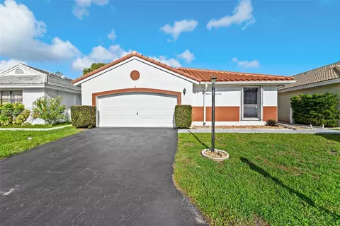5901 Chester Ln, Davie, FL 33331