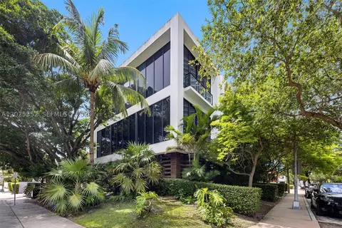 1525 Bay Rd, Miami Beach, FL 33139