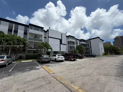 9159 SW 77th Ave #112, Miami, FL 33156