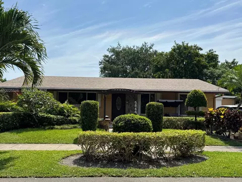 5844-5846 Pierce St, Hollywood, FL 33021