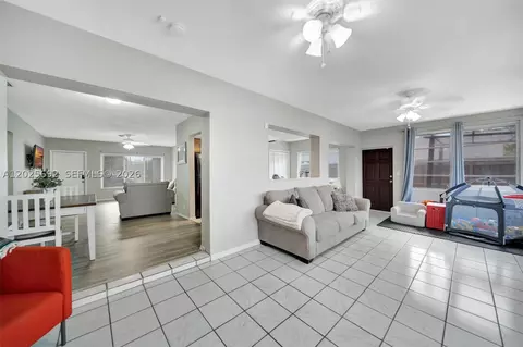 5380 SW 11th St, Margate, FL 33068