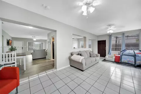 5380 SW 11th St, Margate, FL 33068