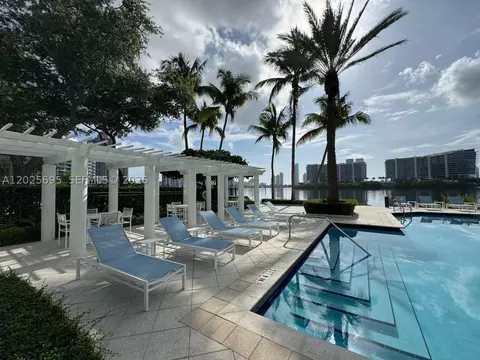 3235 NE 184th St #11103, Aventura, FL 33160
