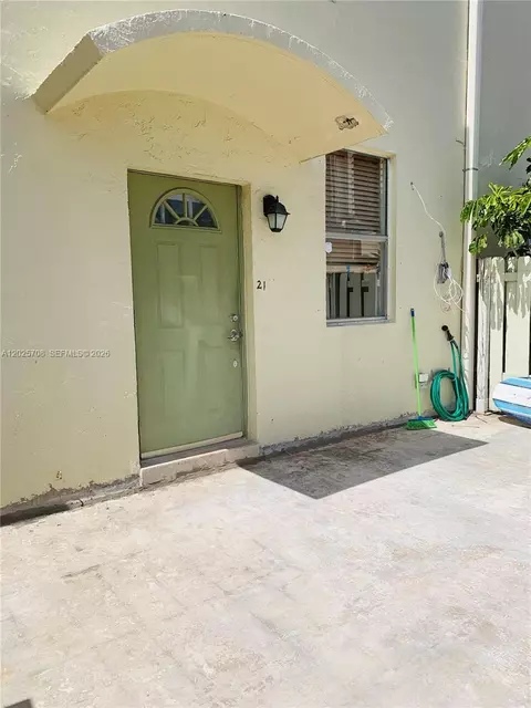 1651 NE 115th St #21C, Miami, FL 33181