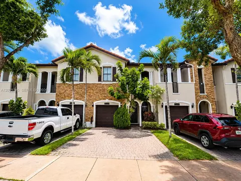 3054 NW 103rd Path, Doral, FL 33172