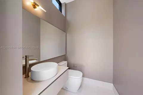 Bath - 571 Glenridge Rd, Key Biscayne, FL 33149 photo 6 of 6