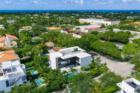 View/Area - 571 Glenridge Rd, Key Biscayne, FL 33149 photo 2 of 5