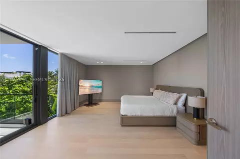 Bedroom - 571 Glenridge Rd, Key Biscayne, FL 33149 photo 1 of 6