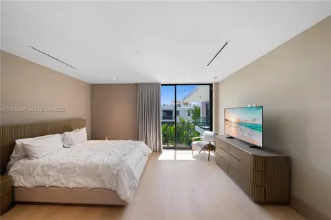 Bedroom - 571 Glenridge Rd, Key Biscayne, FL 33149 photo 2 of 6