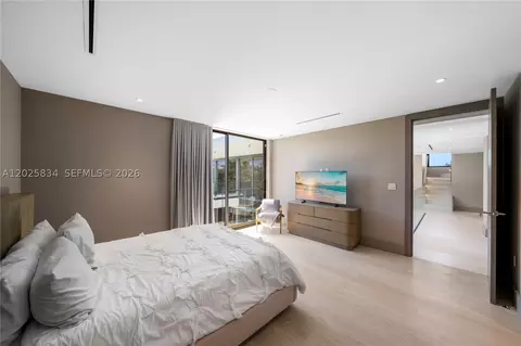 Bedroom - 571 Glenridge Rd, Key Biscayne, FL 33149 photo 5 of 6
