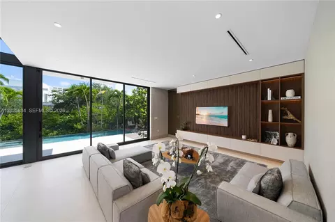 Living - 571 Glenridge Rd, Key Biscayne, FL 33149 photo 5 of 5