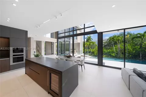 Kitchen - 571 Glenridge Rd, Key Biscayne, FL 33149 photo 1 of 1