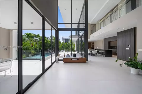 Entry Way - 571 Glenridge Rd, Key Biscayne, FL 33149 photo 2 of 3