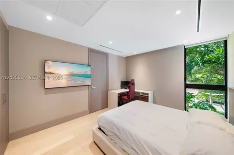 Bedroom - 571 Glenridge Rd, Key Biscayne, FL 33149 photo 3 of 6