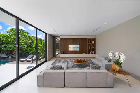 Living - 571 Glenridge Rd, Key Biscayne, FL 33149 photo 4 of 5