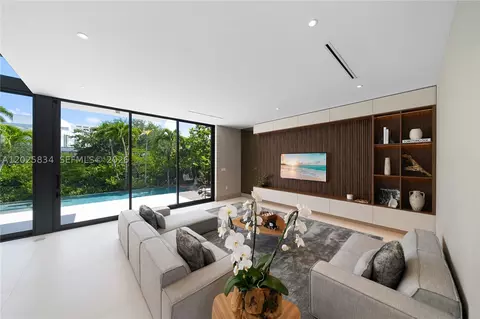 Living - 571 Glenridge Rd, Key Biscayne, FL 33149 photo 4 of 4