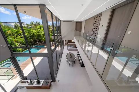 Entry Way - 571 Glenridge Rd, Key Biscayne, FL 33149 photo 3 of 3