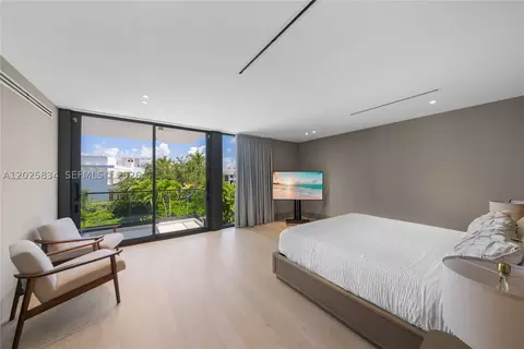 Bedroom - 571 Glenridge Rd, Key Biscayne, FL 33149 photo 4 of 6