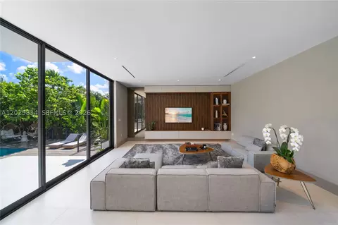 Living - 571 Glenridge Rd, Key Biscayne, FL 33149 photo 3 of 4