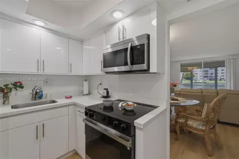 2855 Leonard Dr #H106, Aventura, FL 33160