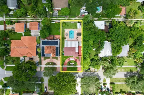 556 La Villa Dr, Miami Springs, FL 33166
