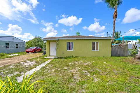 2365 NW 155th St, Miami Gardens, FL 33054