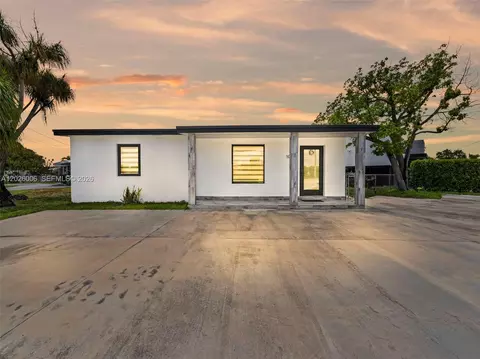 10700 SW 46th St, Miami, FL 33165