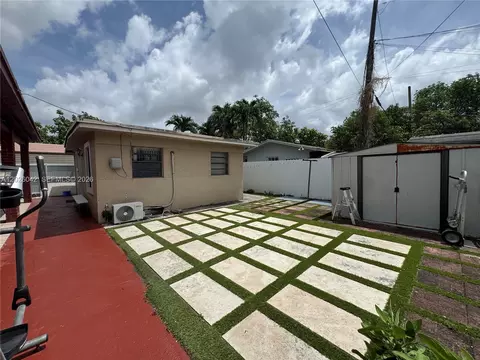 Exterior - 5551 E 4th Ave, Hialeah, FL 33013 photo 3 of 6
