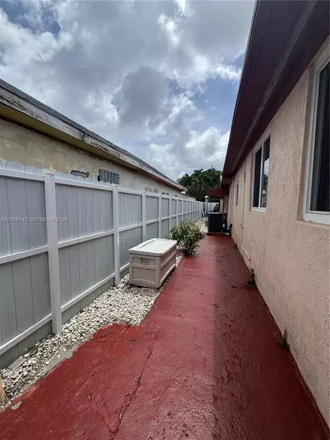 Exterior - 5551 E 4th Ave, Hialeah, FL 33013 photo 2 of 6