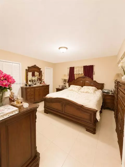 Bedroom - 5551 E 4th Ave, Hialeah, FL 33013 photo 1 of 5