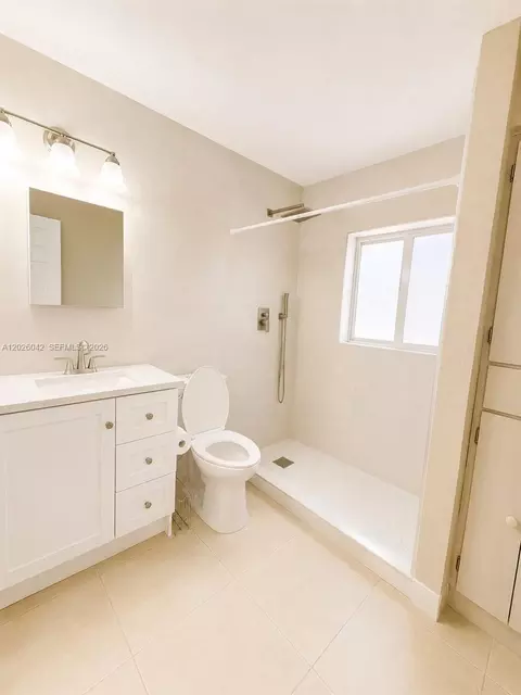 Bath - 5551 E 4th Ave, Hialeah, FL 33013 photo 1 of 3