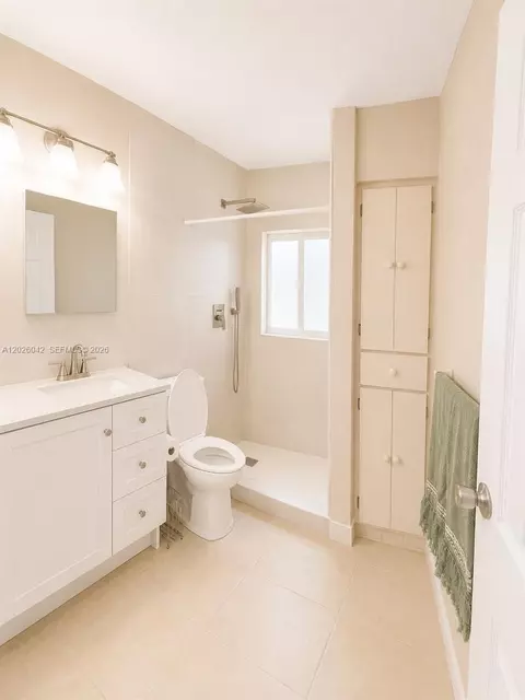 Bath - 5551 E 4th Ave, Hialeah, FL 33013 photo 3 of 3