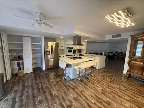 2606 NE 10 St #2606, Hallandale Beach, FL 33009