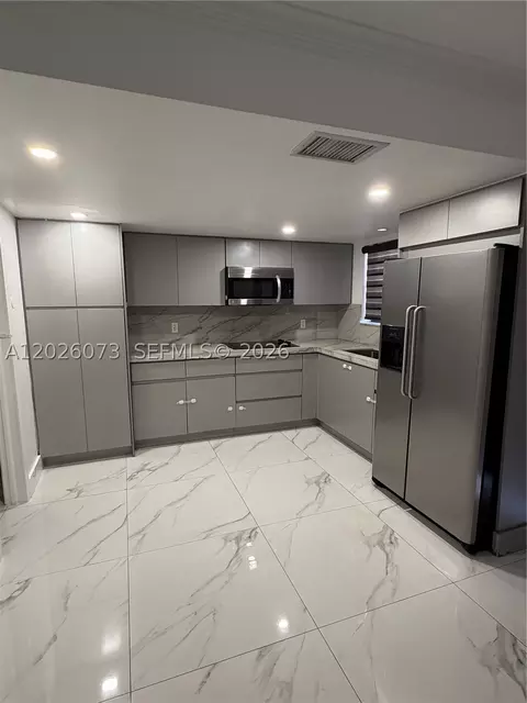 8430 NW 8th St #B11, Miami, FL 33126