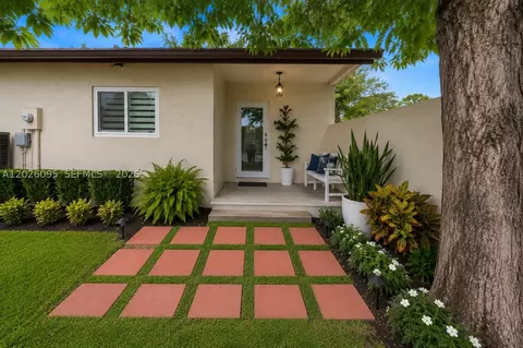 5835 SW 144th Cir Pl, Miami, FL 33183