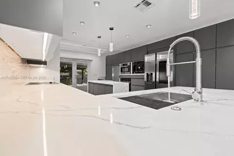 2257 SW 11th St, Miami, FL 33135