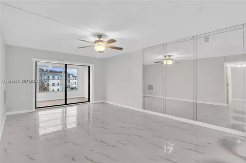 9355 SW 8th St #425, Boca Raton, FL 33428