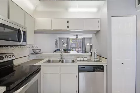 10451 W Broward Blvd #209, Plantation, FL 33324
