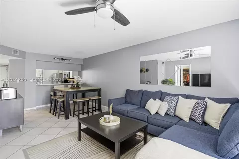10451 W Broward Blvd #209, Plantation, FL 33324