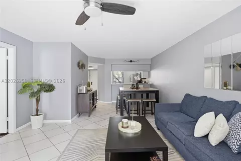 10451 W Broward Blvd #209, Plantation, FL 33324