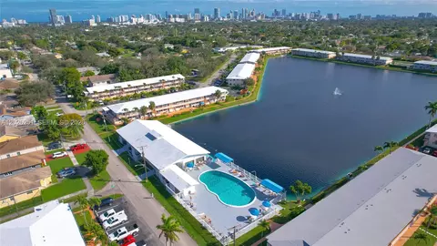 820 SW 11 St #4B, Hallandale Beach, FL 33009